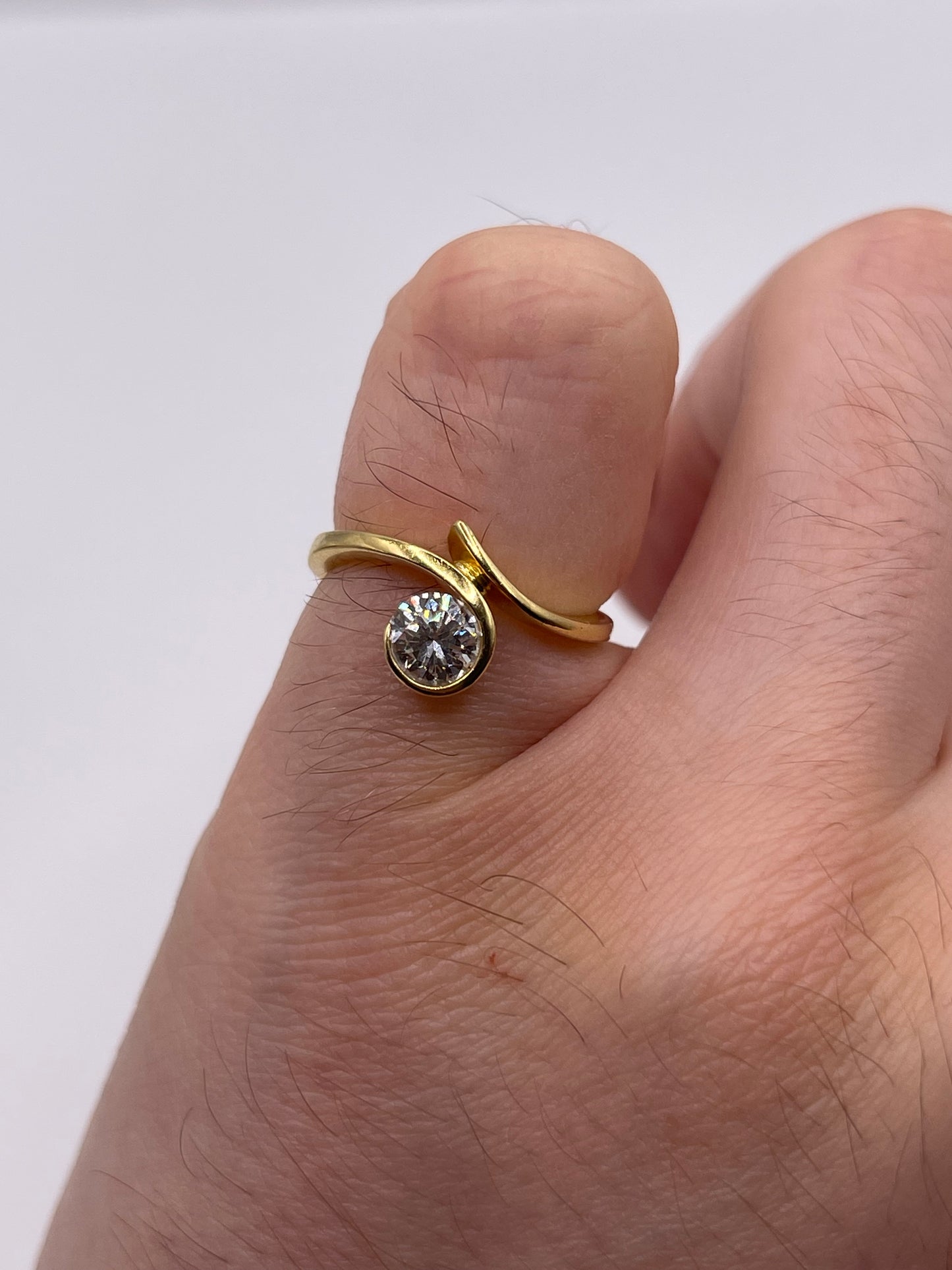 18ct gold 60 point diamond ring