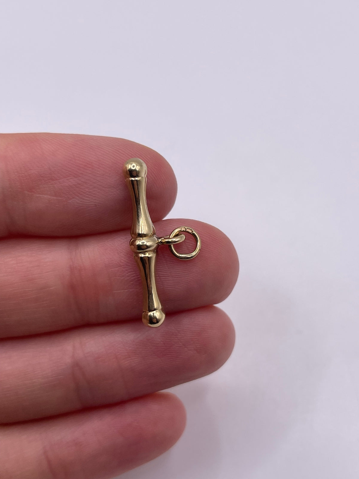 9ct gold t bar pendant