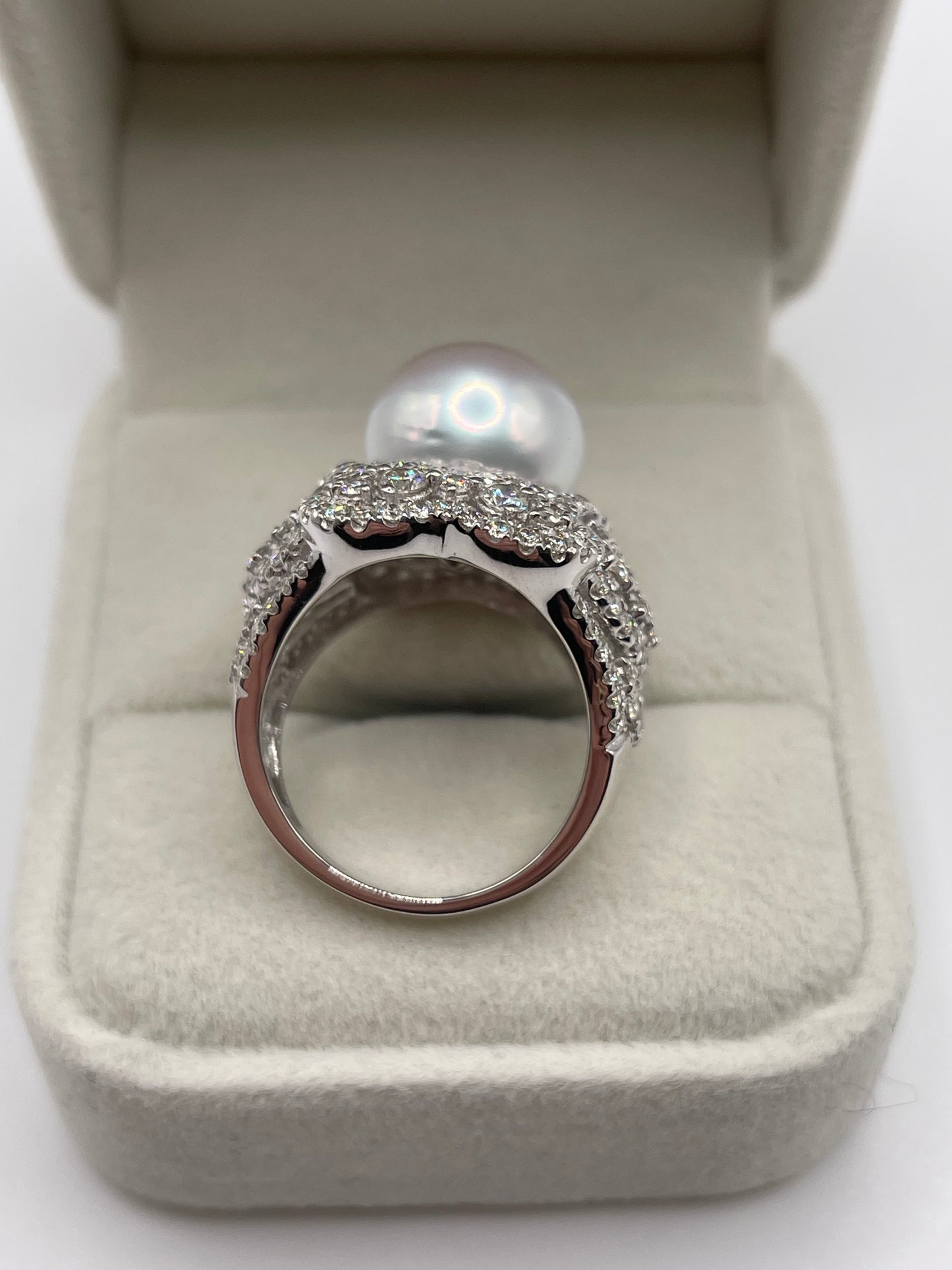 18ct white gold pearl and 2.75ct diamond ring