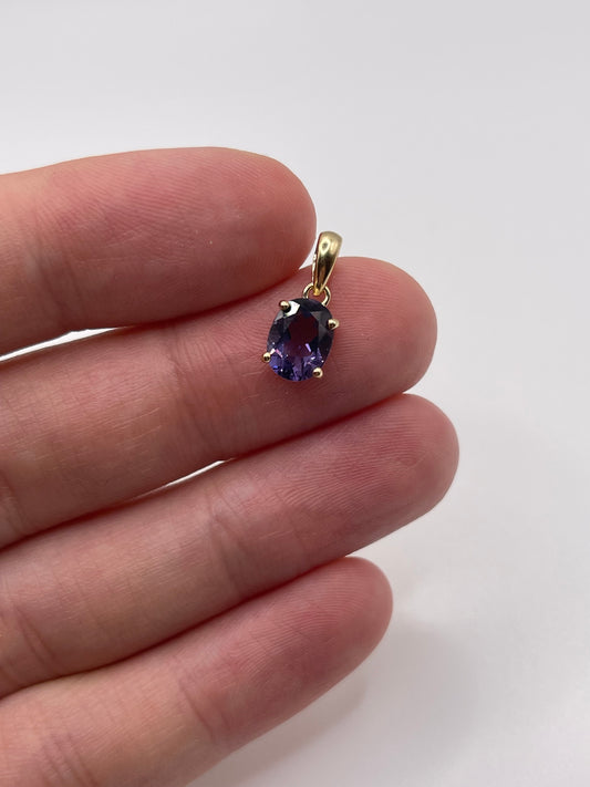 9ct gold iolite pendant