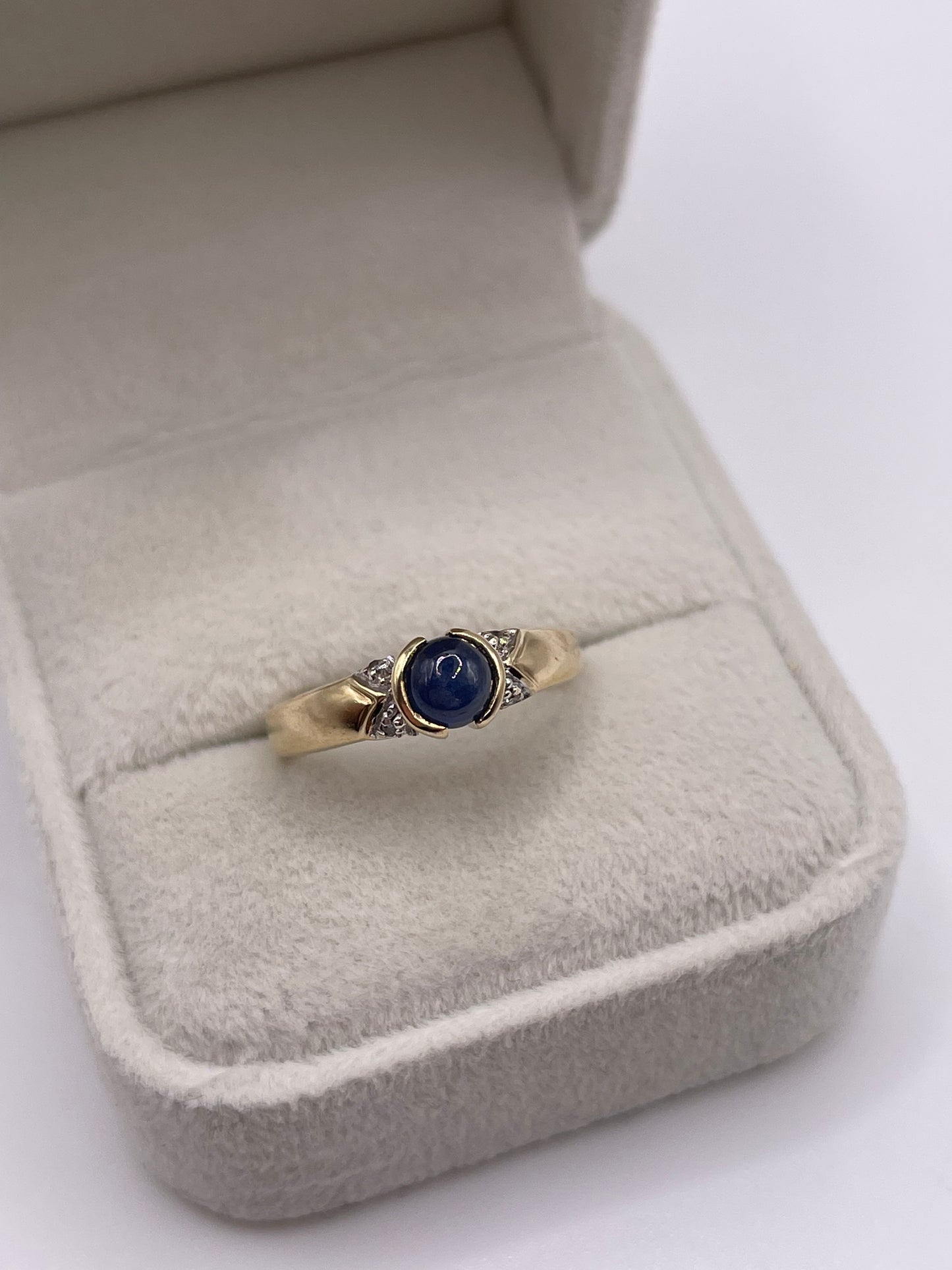 9ct gold cabochon sapphire and diamond ring