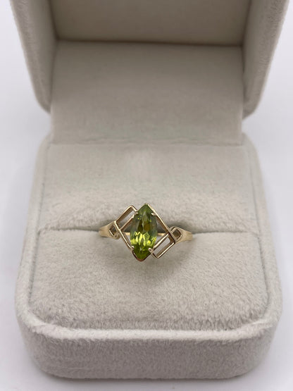 9ct gold peridot ring