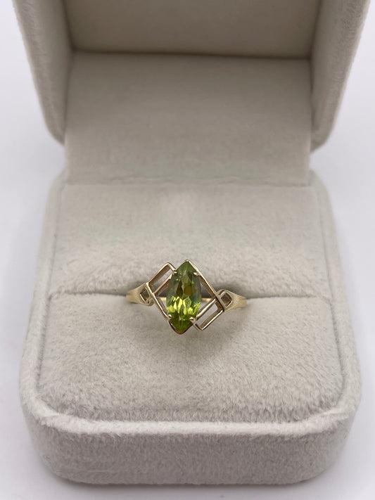 9ct gold peridot ring