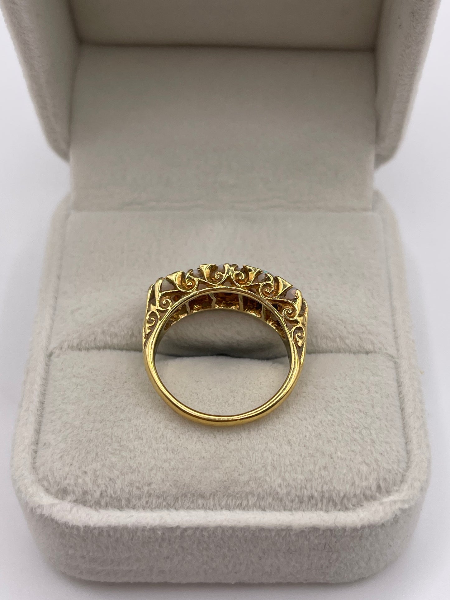18ct gold opal and diamond ring