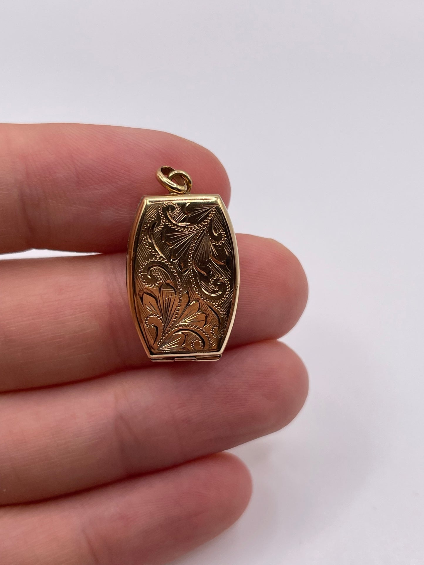 9ct gold locket pendant