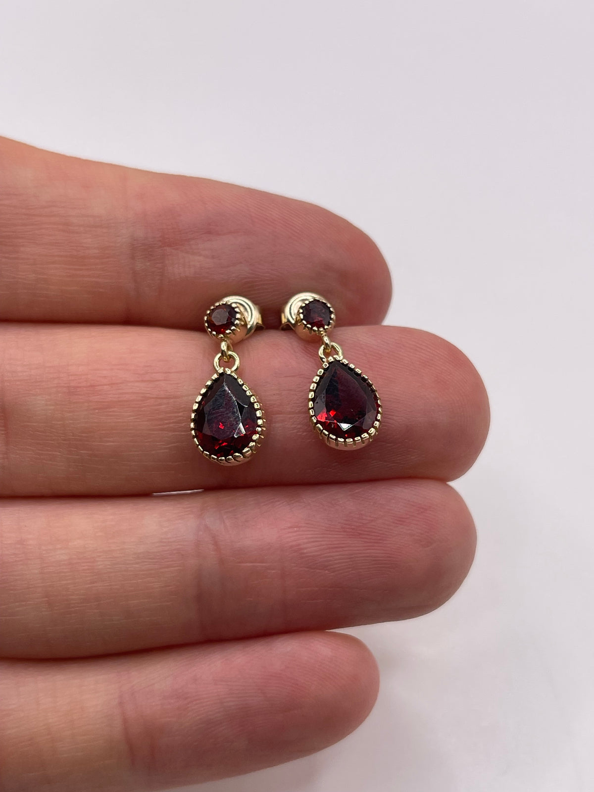 9ct gold garnet earrings