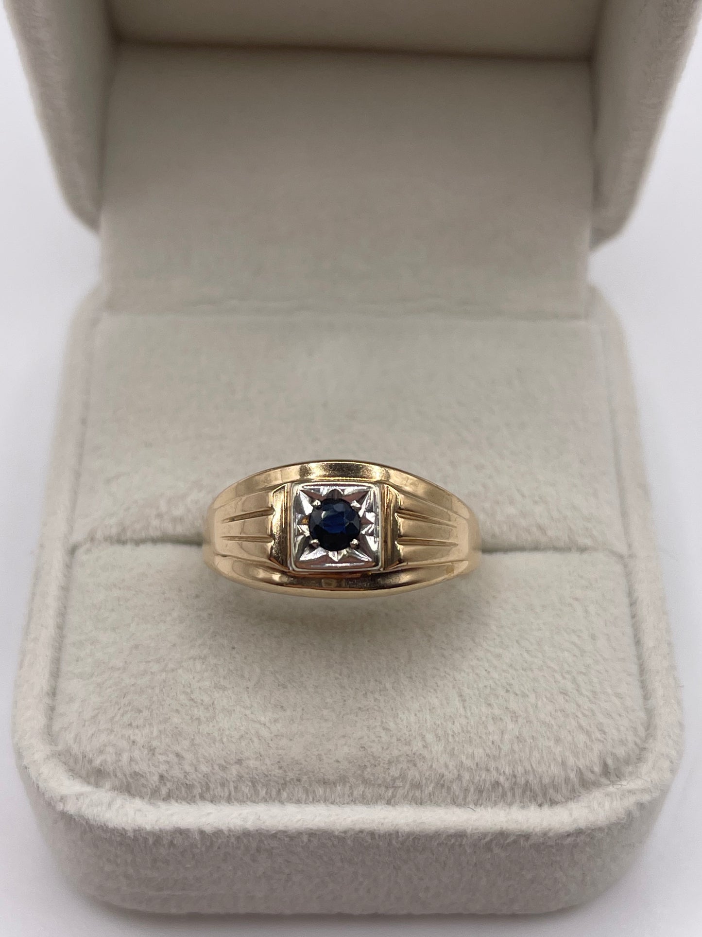 9ct gold sapphire signet ring