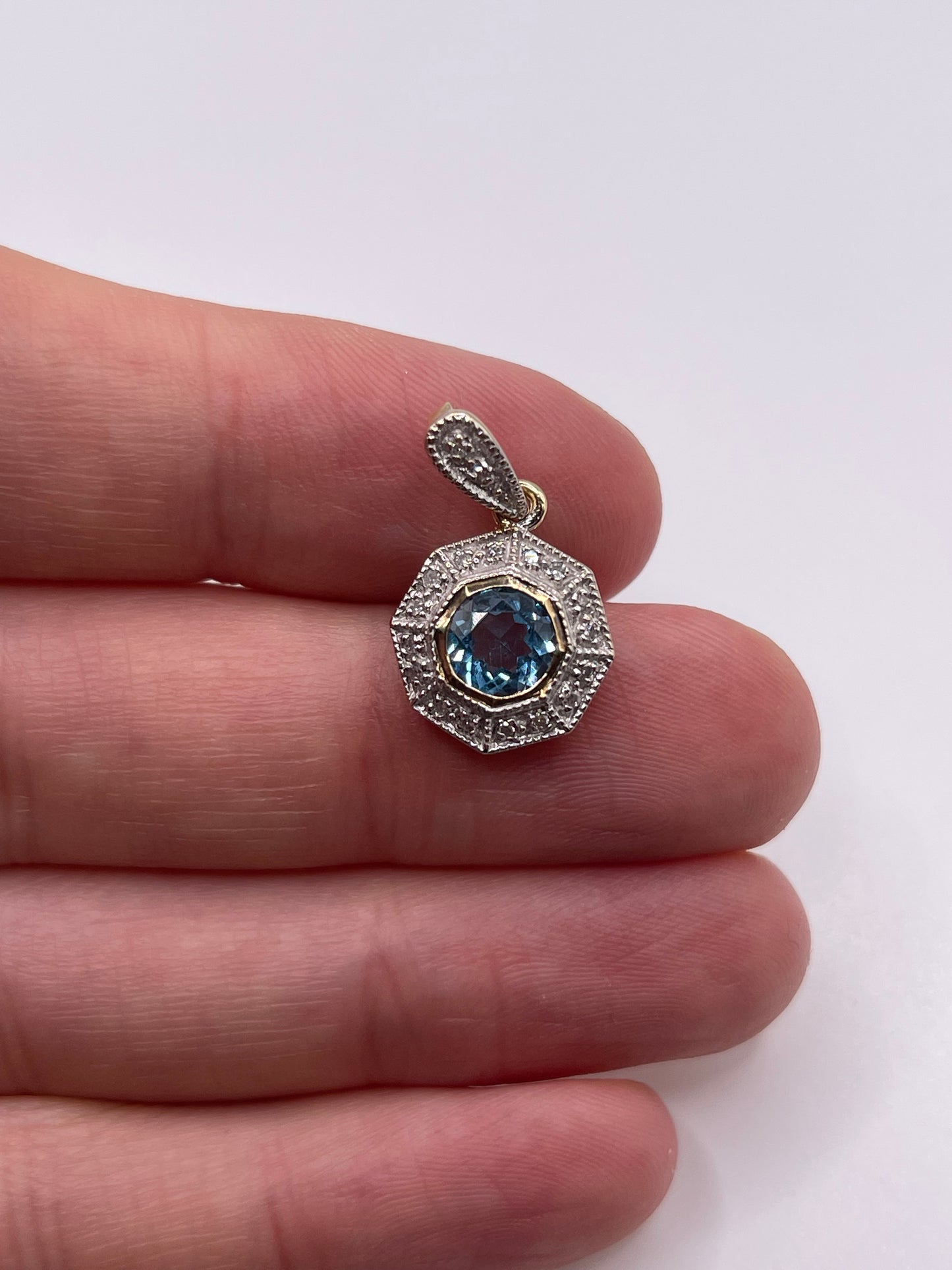 9ct gold topaz and diamond pendant