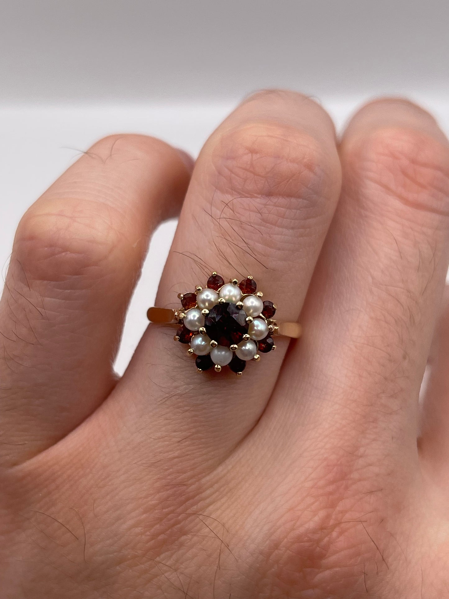 9ct gold garnet and pearl ring