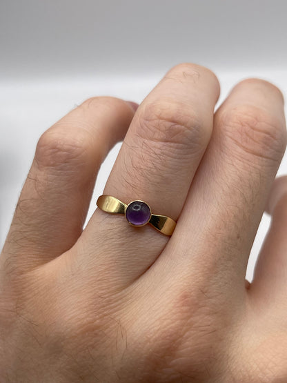 9ct gold cabochon amethyst ring