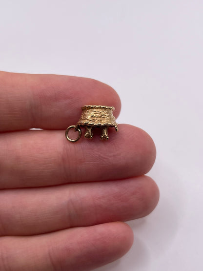 9ct gold dogs in basket charm
