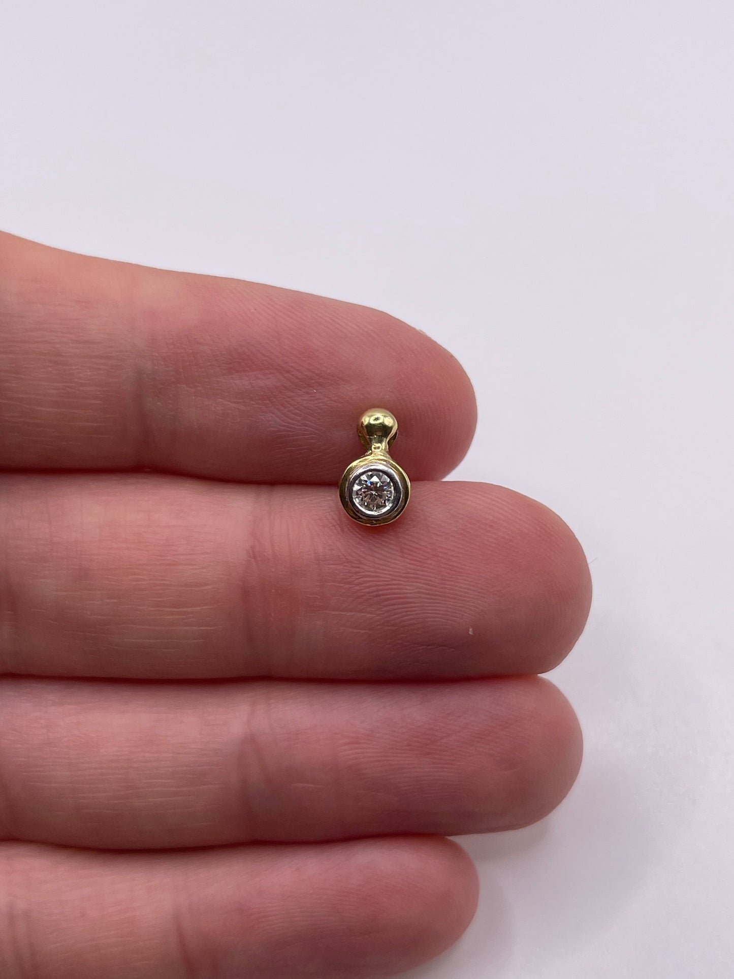 18ct gold diamond pendant