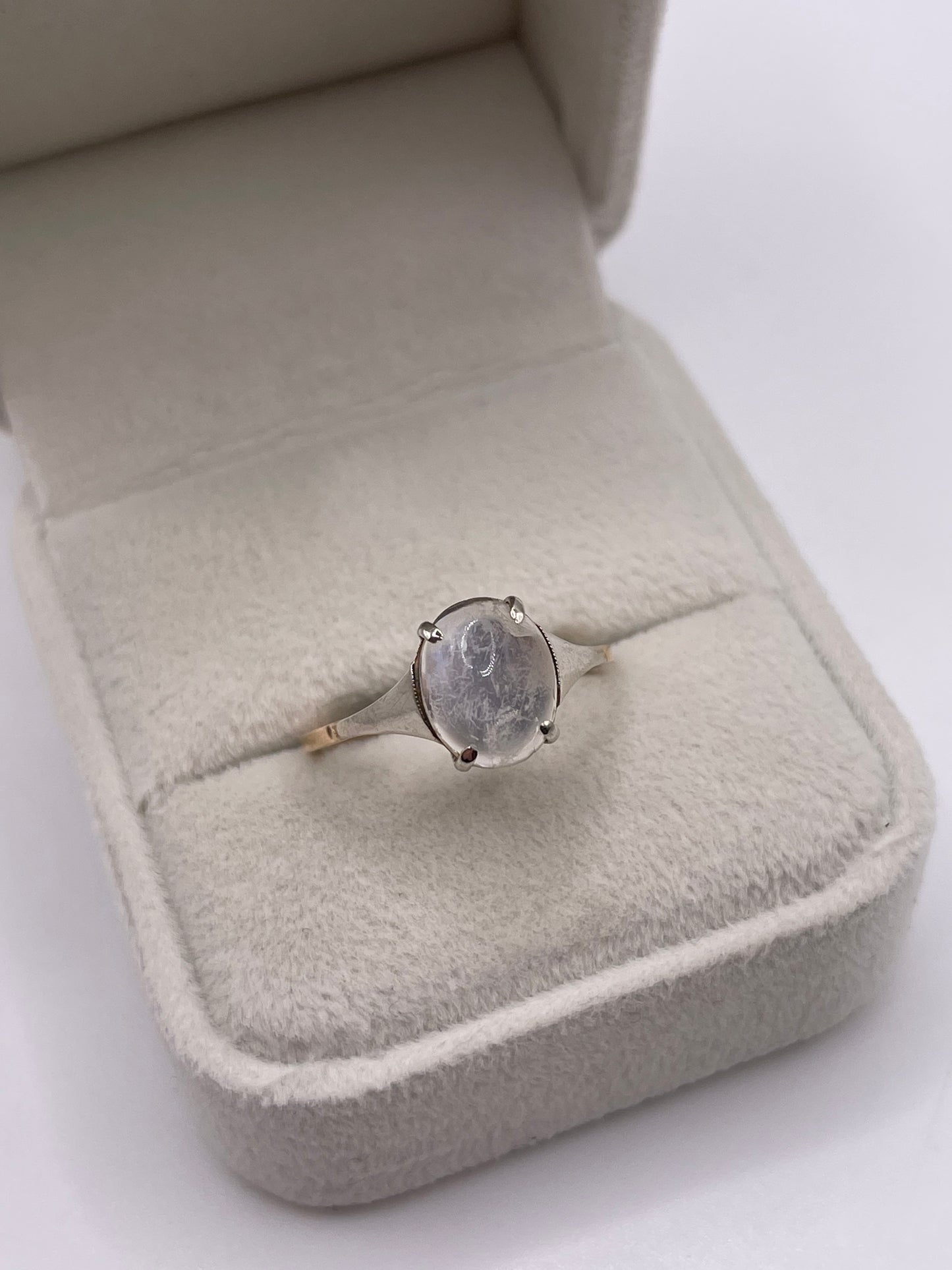 9ct gold moonstone ring