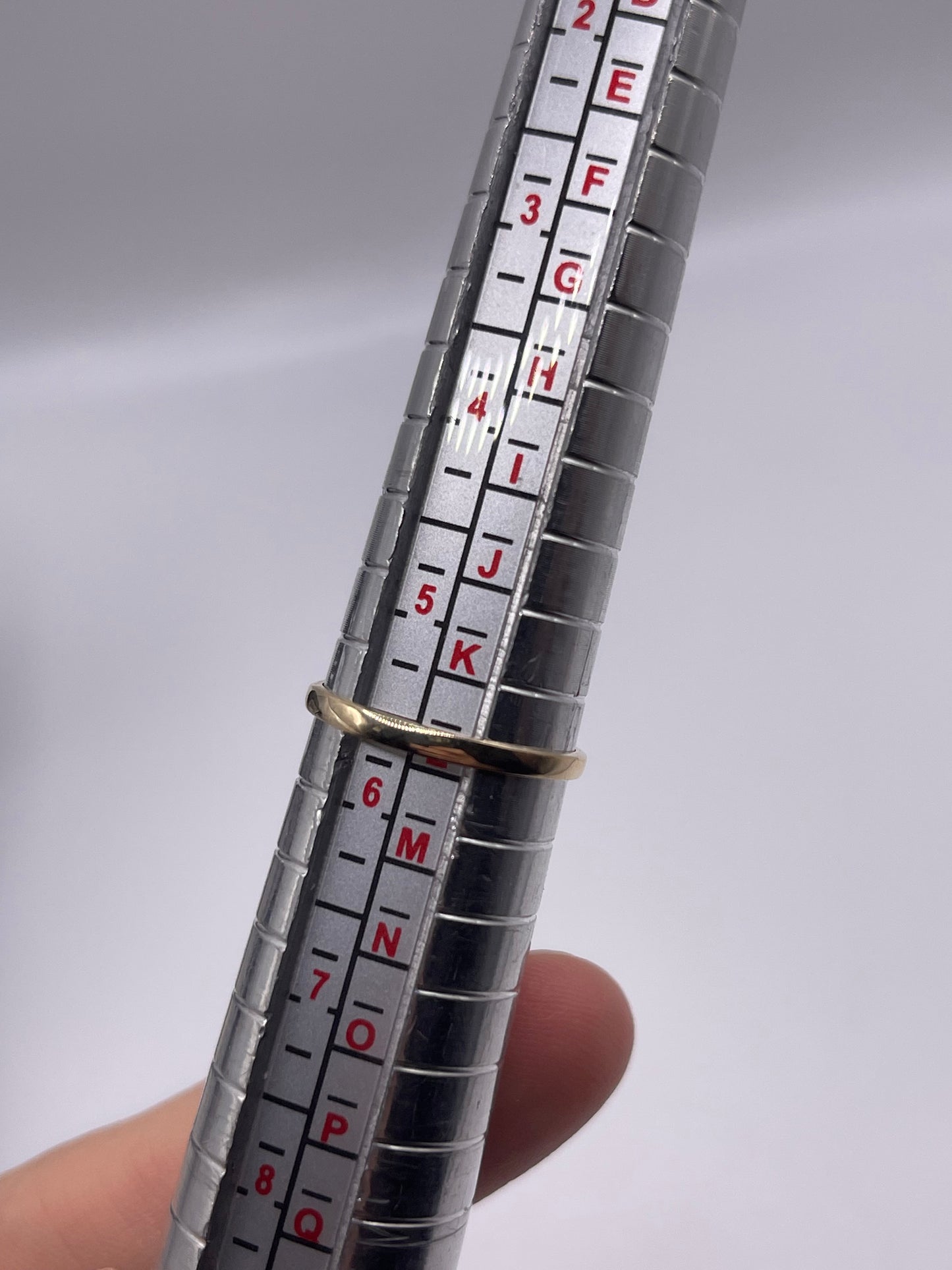 9ct gold garnet ring