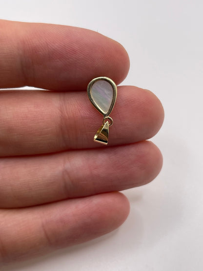 9ct gold mother of pearl pendant