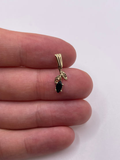 9ct gold sapphire pendant