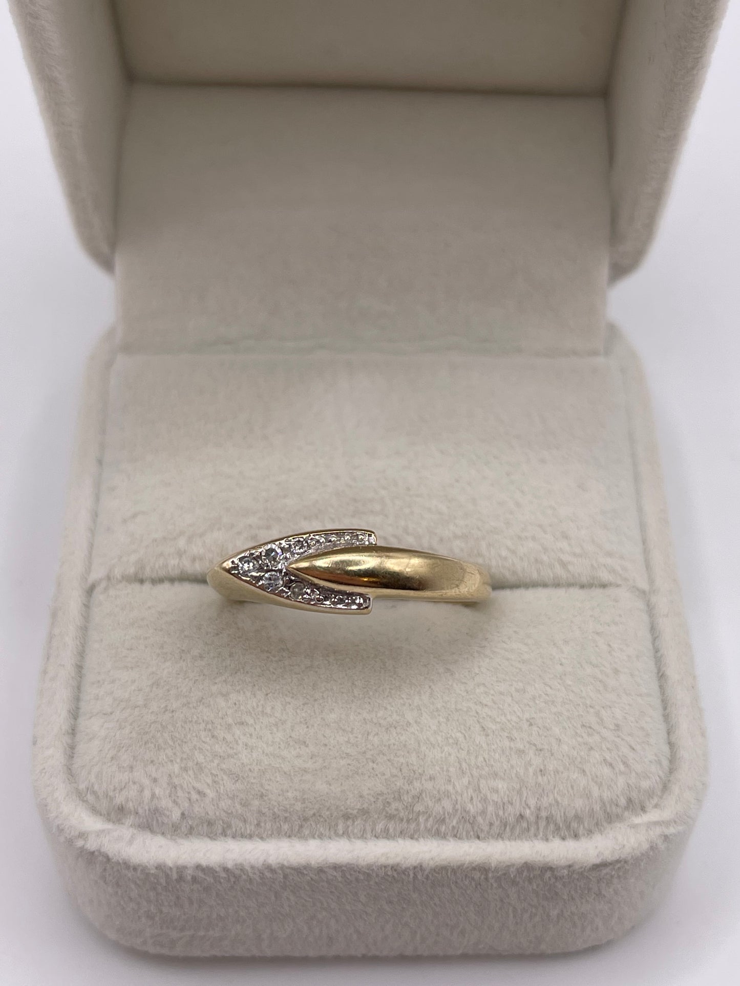9ct gold diamond ring