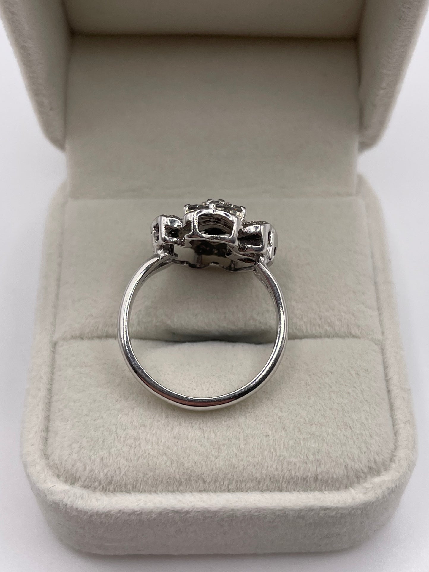 Heavy 18ct white gold diamond cluster ring