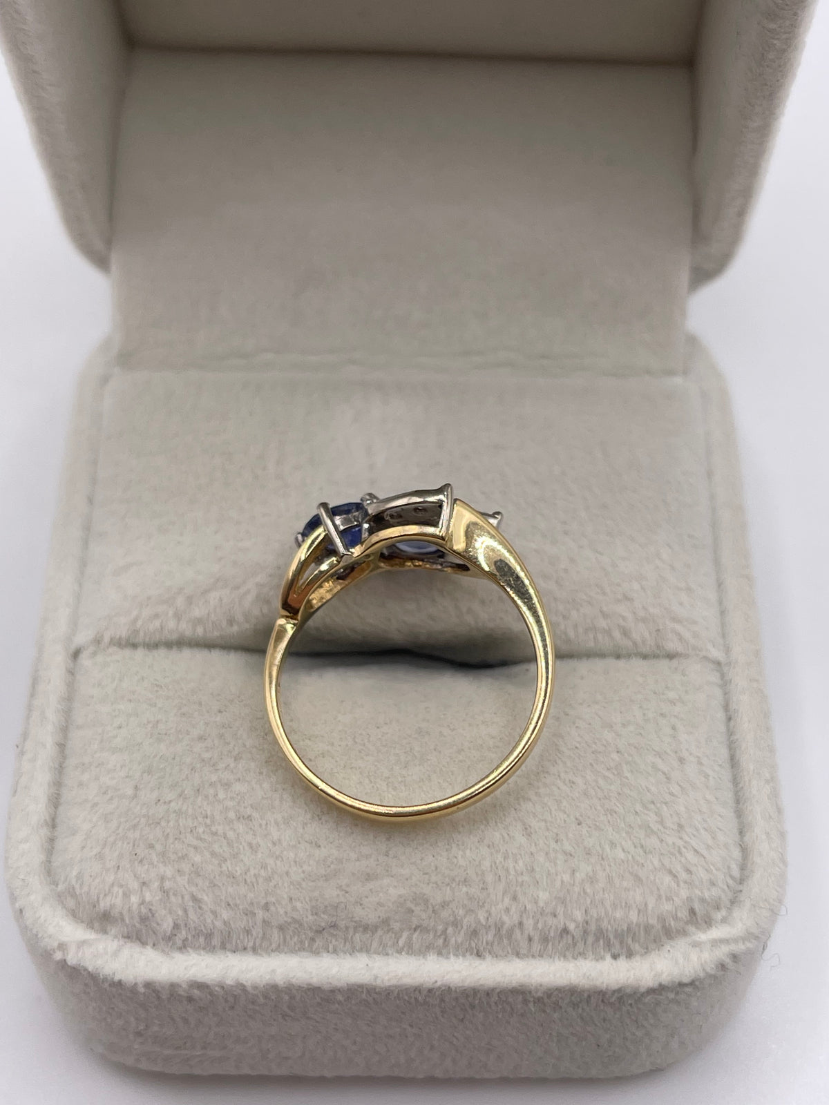 18ct gold sapphire and diamond ring