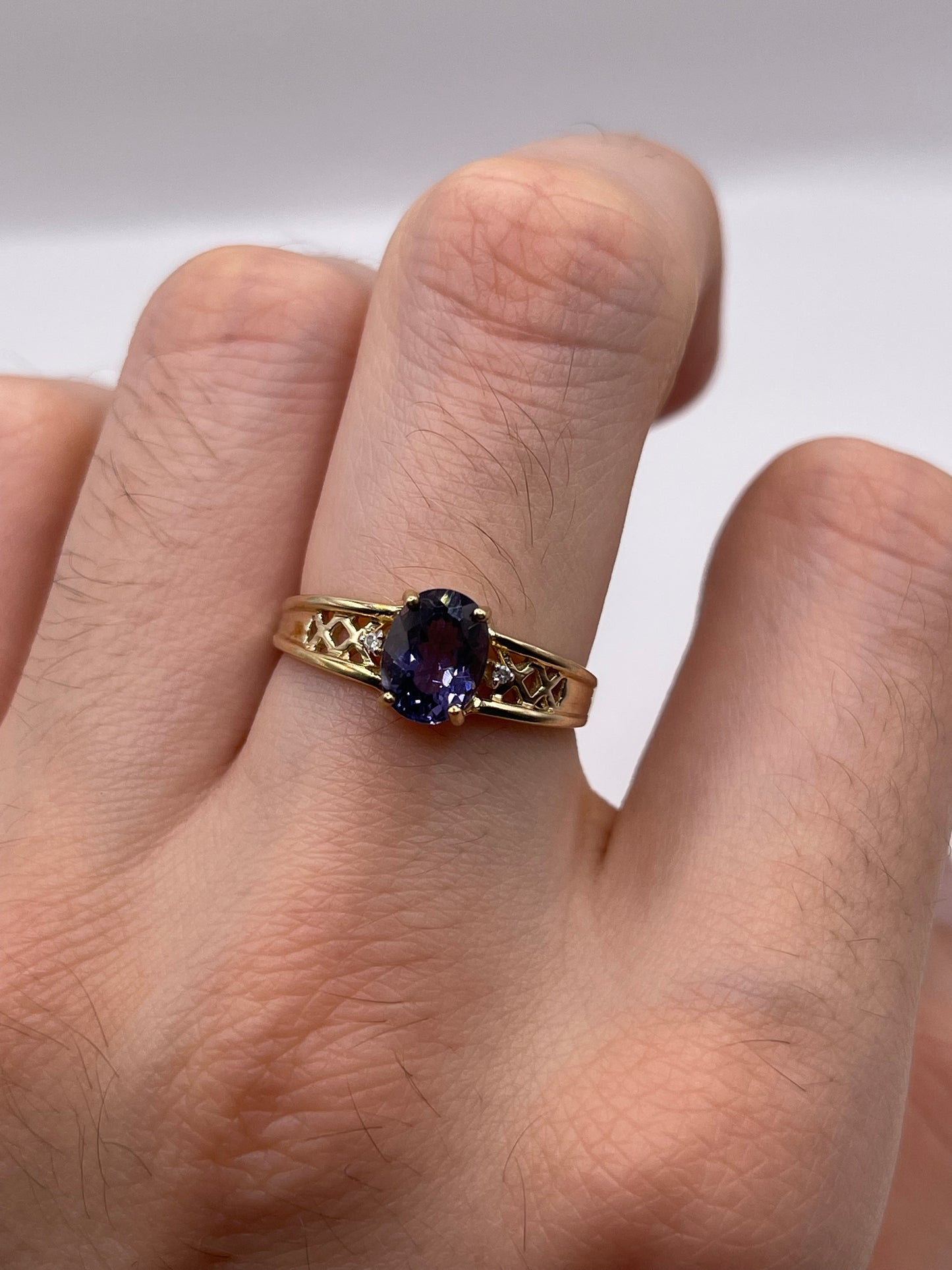 9ct gokd iolite and diamond ring
