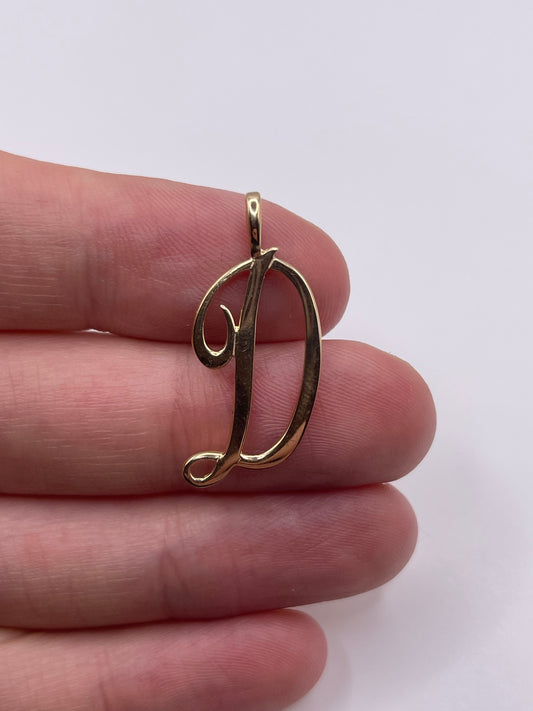 9ct gold initial D pendant