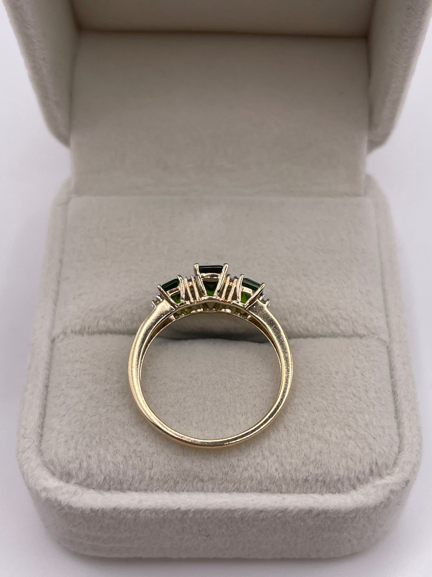 9ct gold diopside and diamond ring