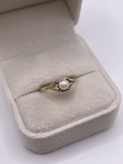 9ct gold pearl ring