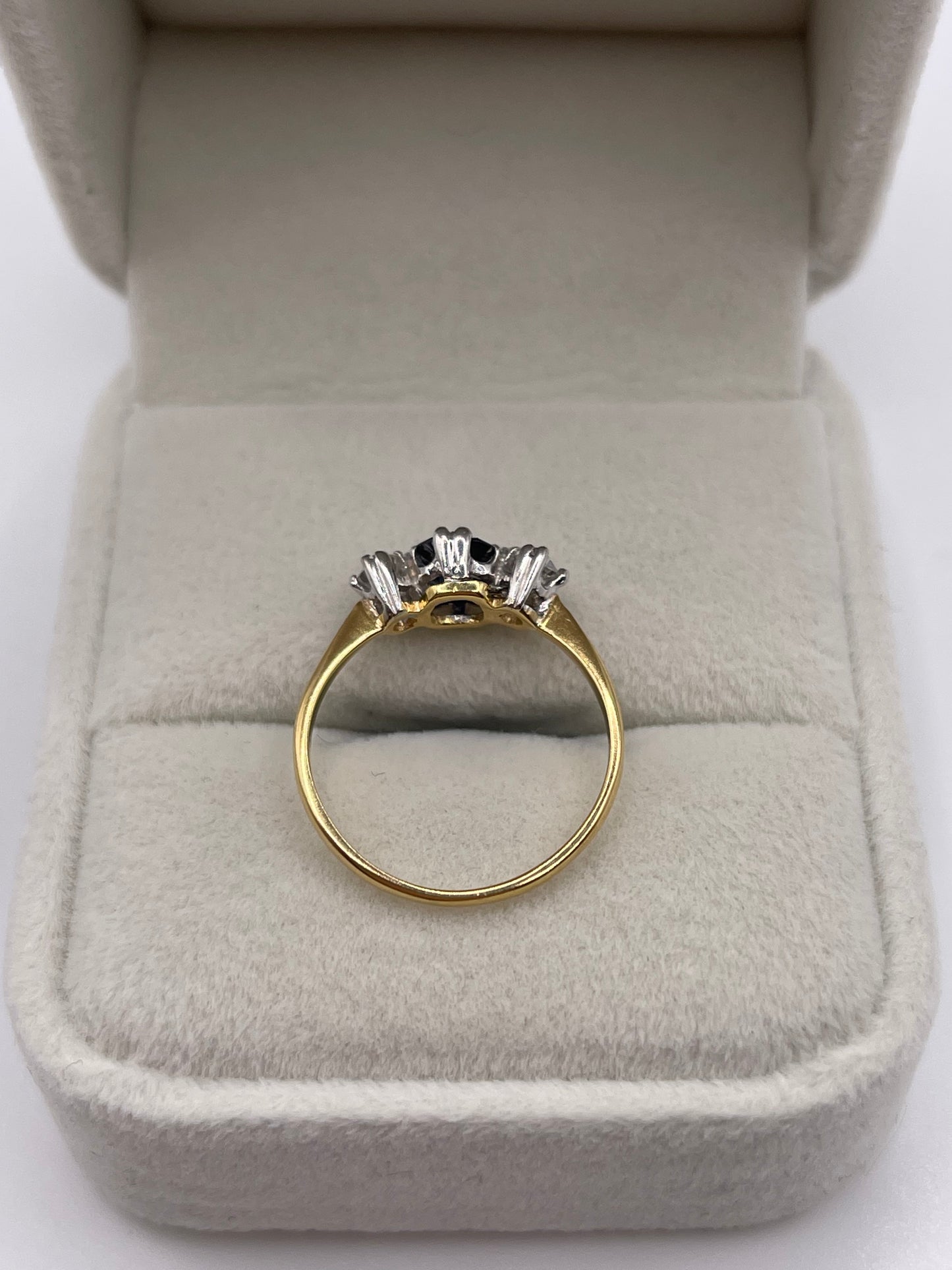 18ct gold sapphire and diamond ring