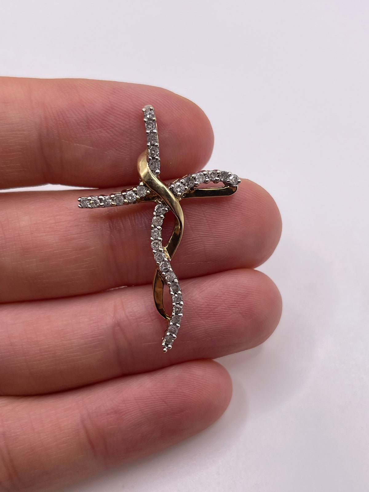 9ct gold diamond cross pendant