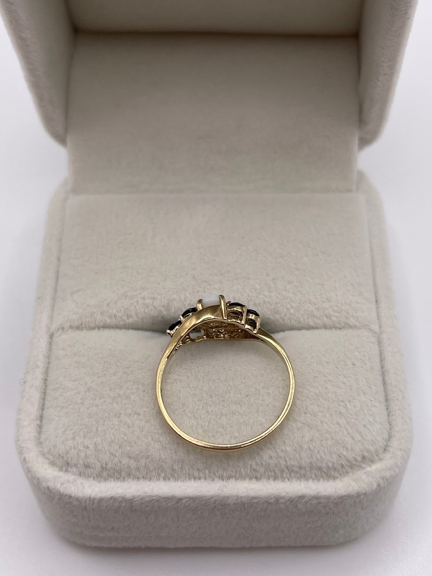9ct gold opal and sapphire ring