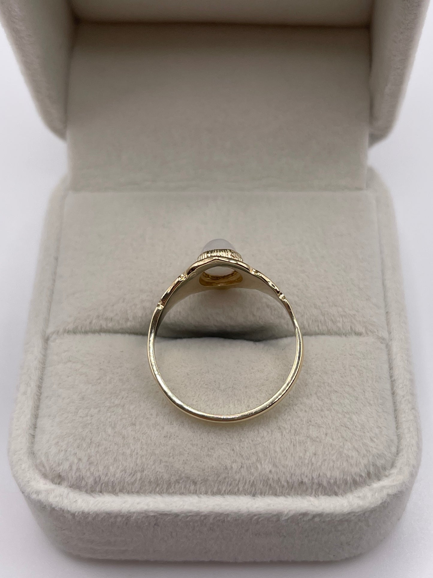 9ct gold moonstone ring