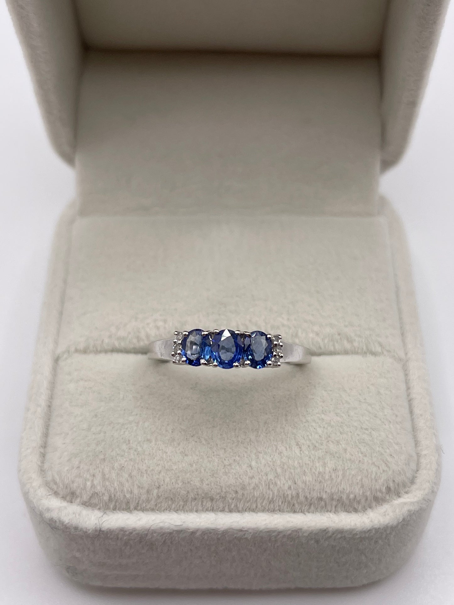 9ct white gold sapphire and diamond ring
