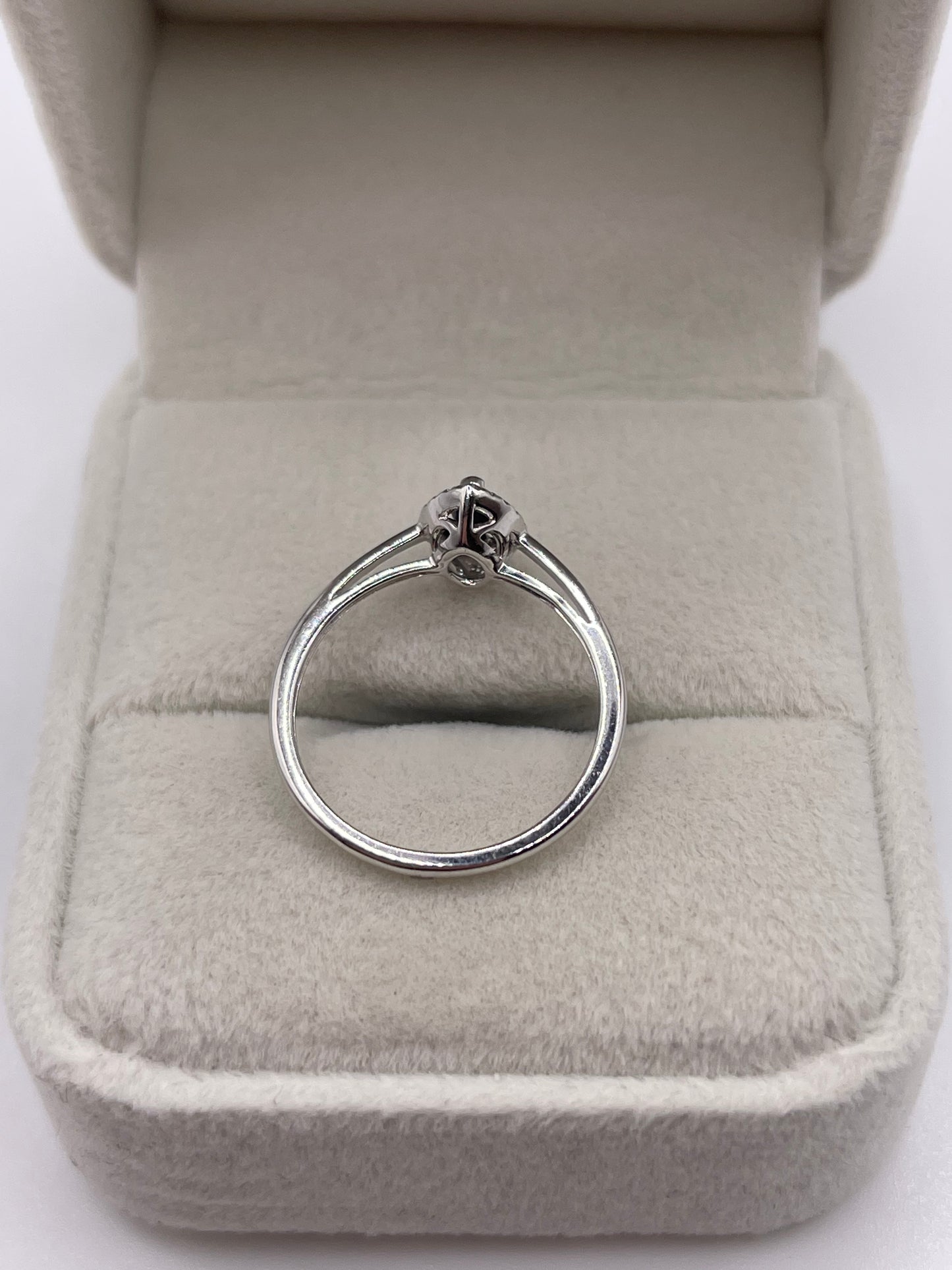 9ct white gold sapphire and diamond ring