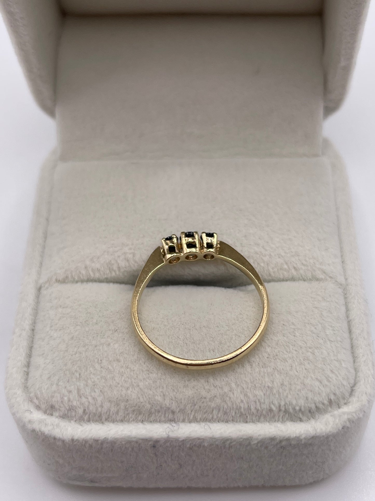 9ct gold sapphire ring