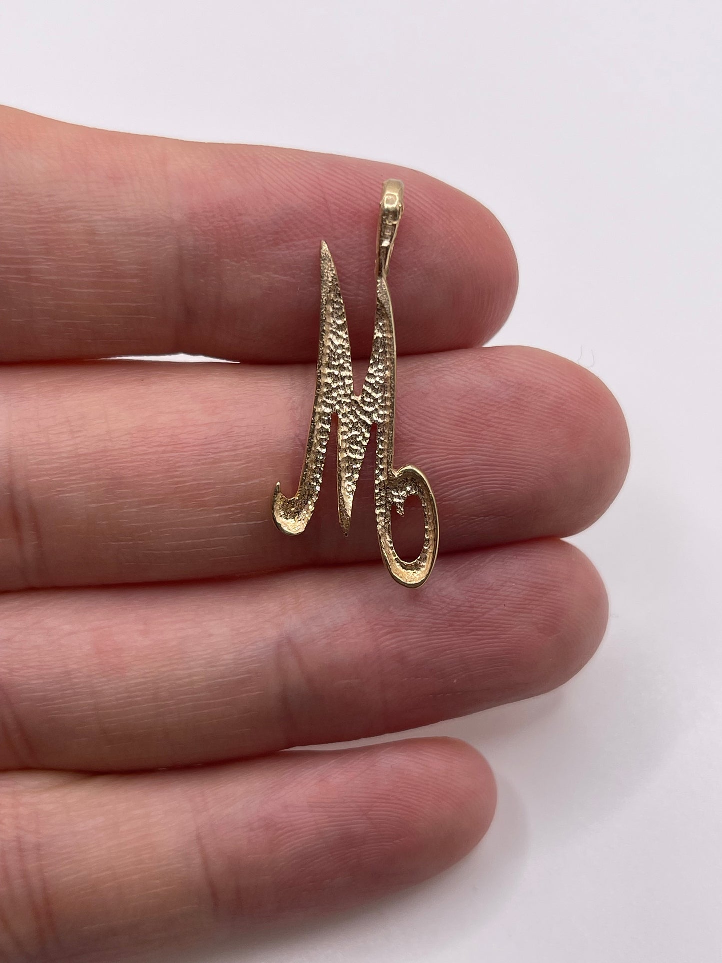 9ct gold initial M pendant