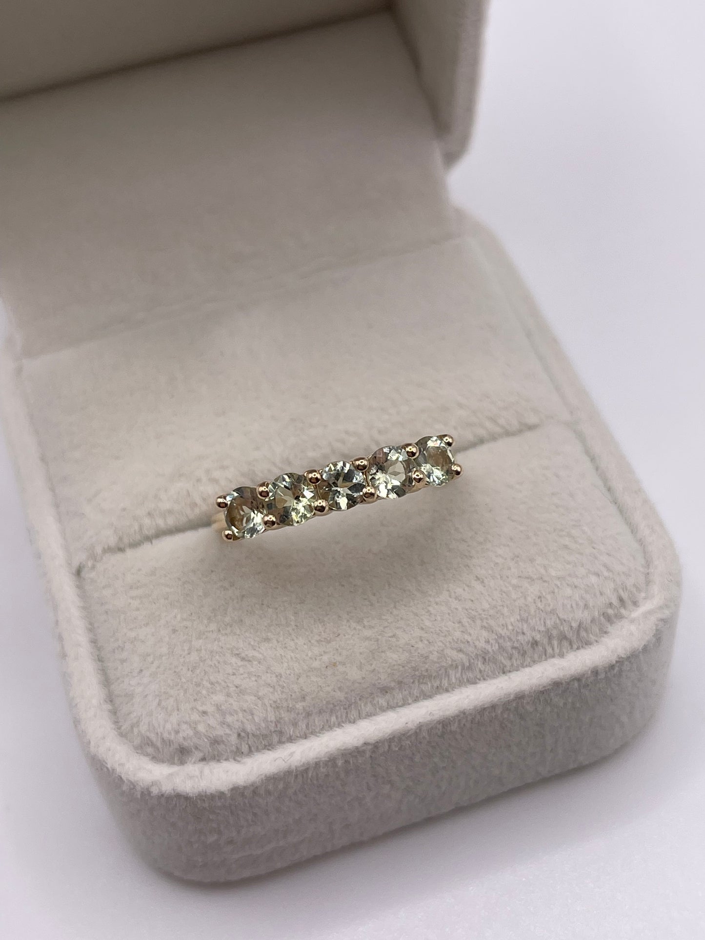 9ct gold quartz ring