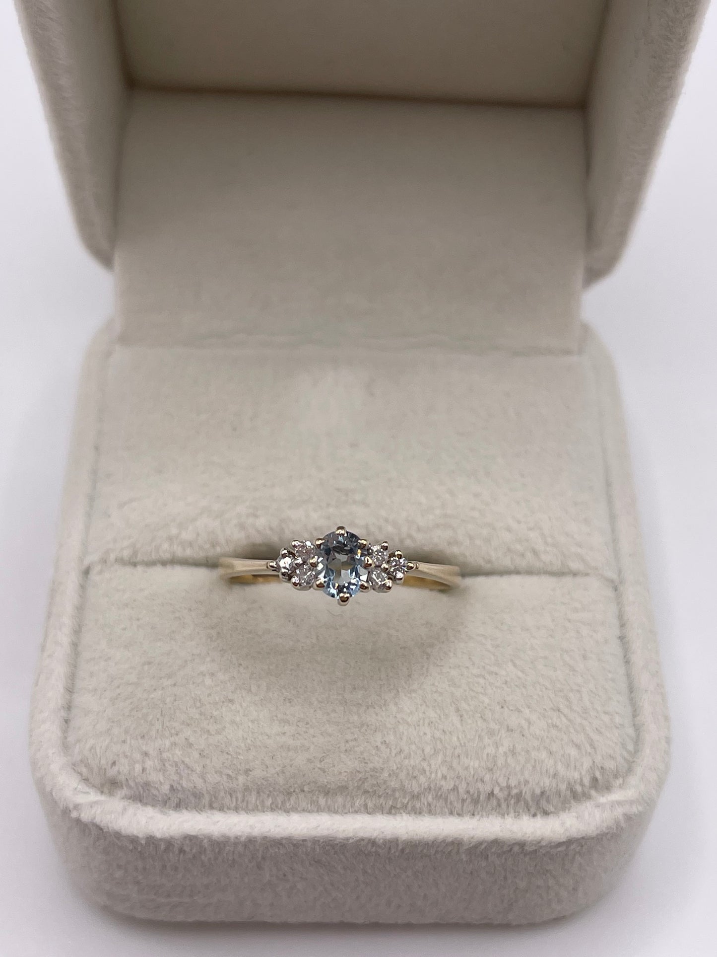 9ct gold aquamarine and diamond ring