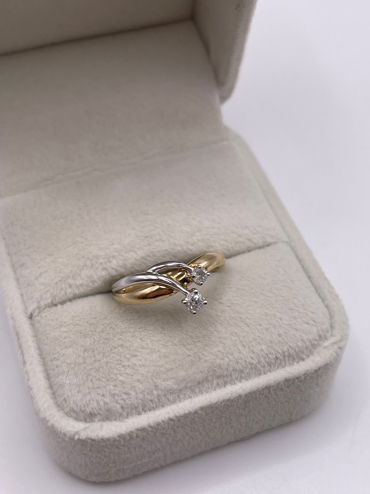 9ct two tone gold diamond ring
