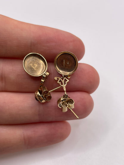 9ct gold cabochon garnet earrings