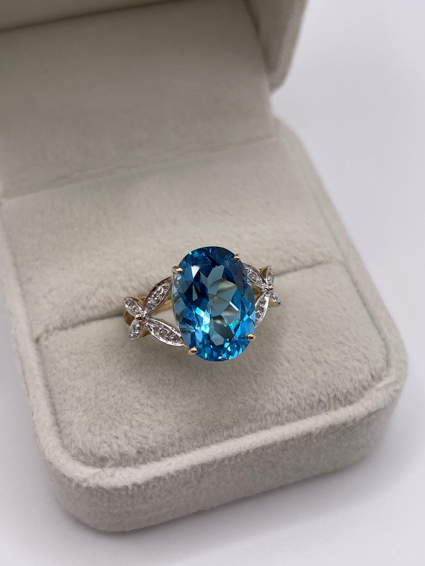 9ct gold topaz and diamond ring