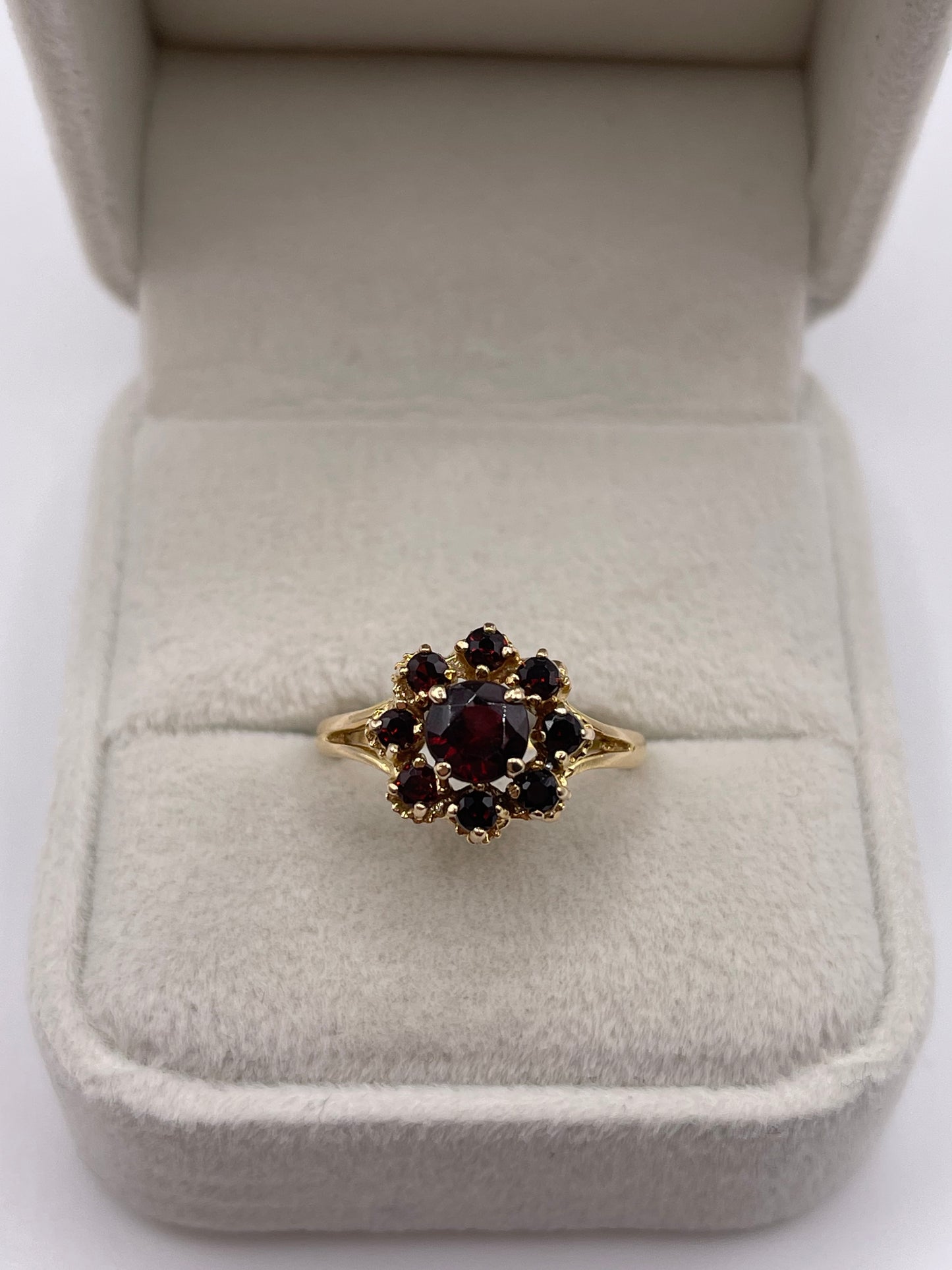9ct gold garnet cluster ring