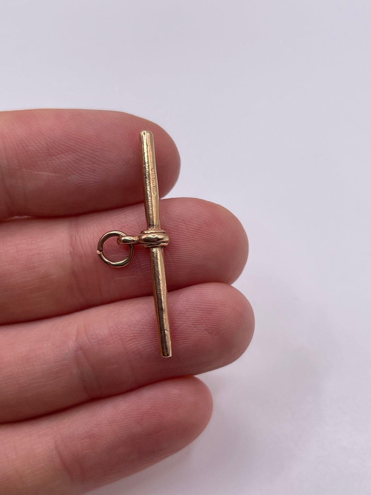 9ct rose gold t bar pendant