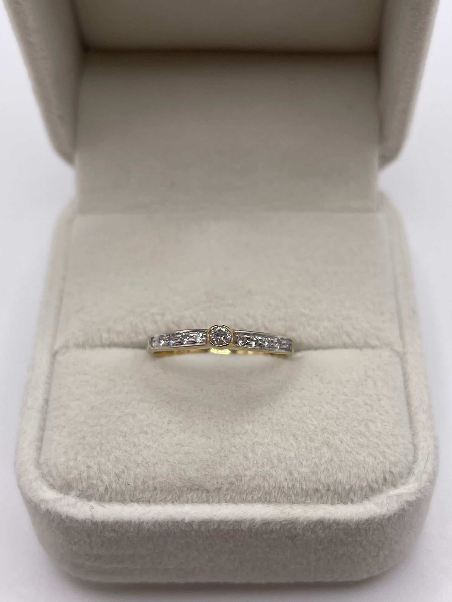 9ct gold diamond ring