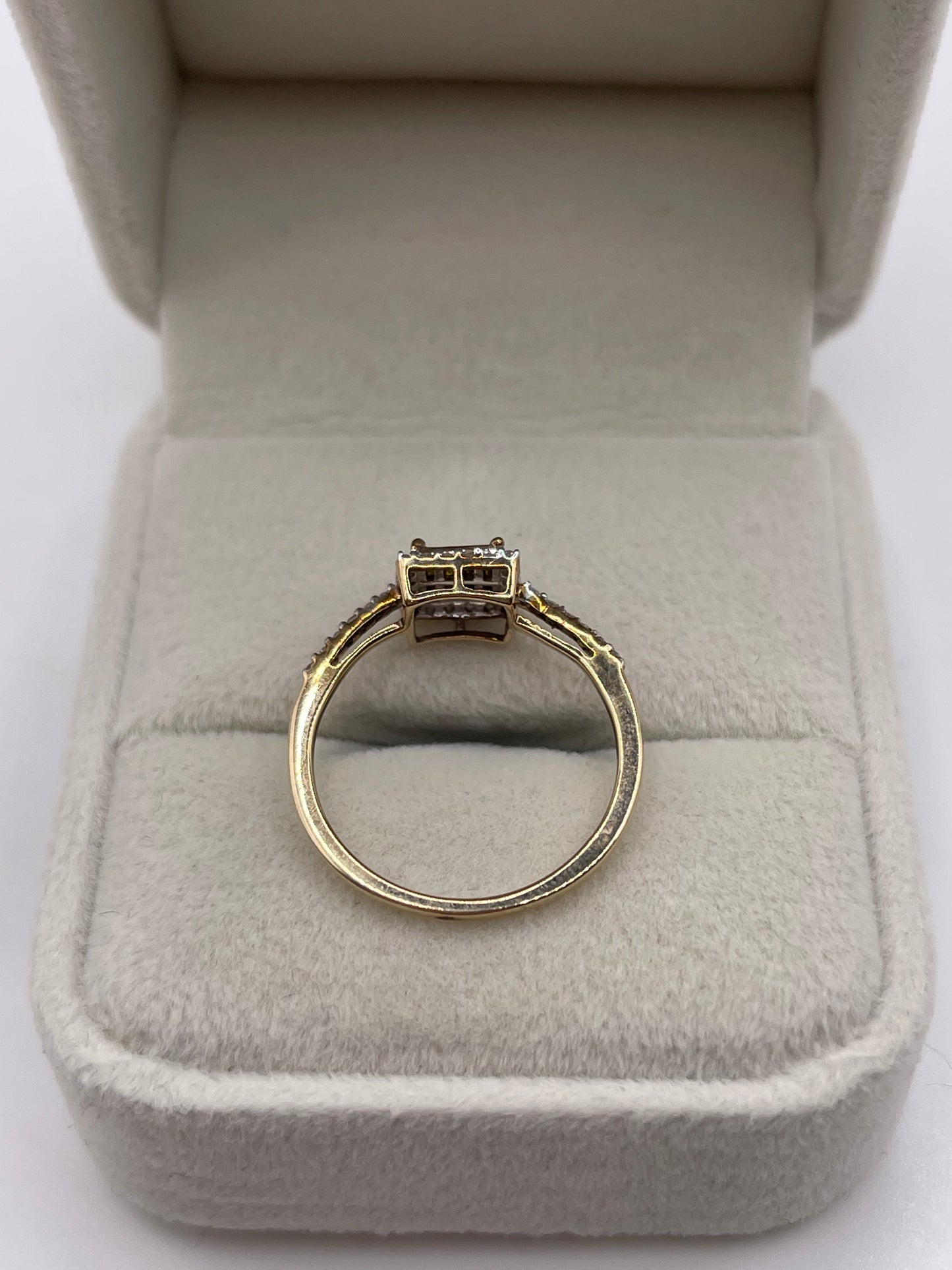 9ct gold diamond cluster ring