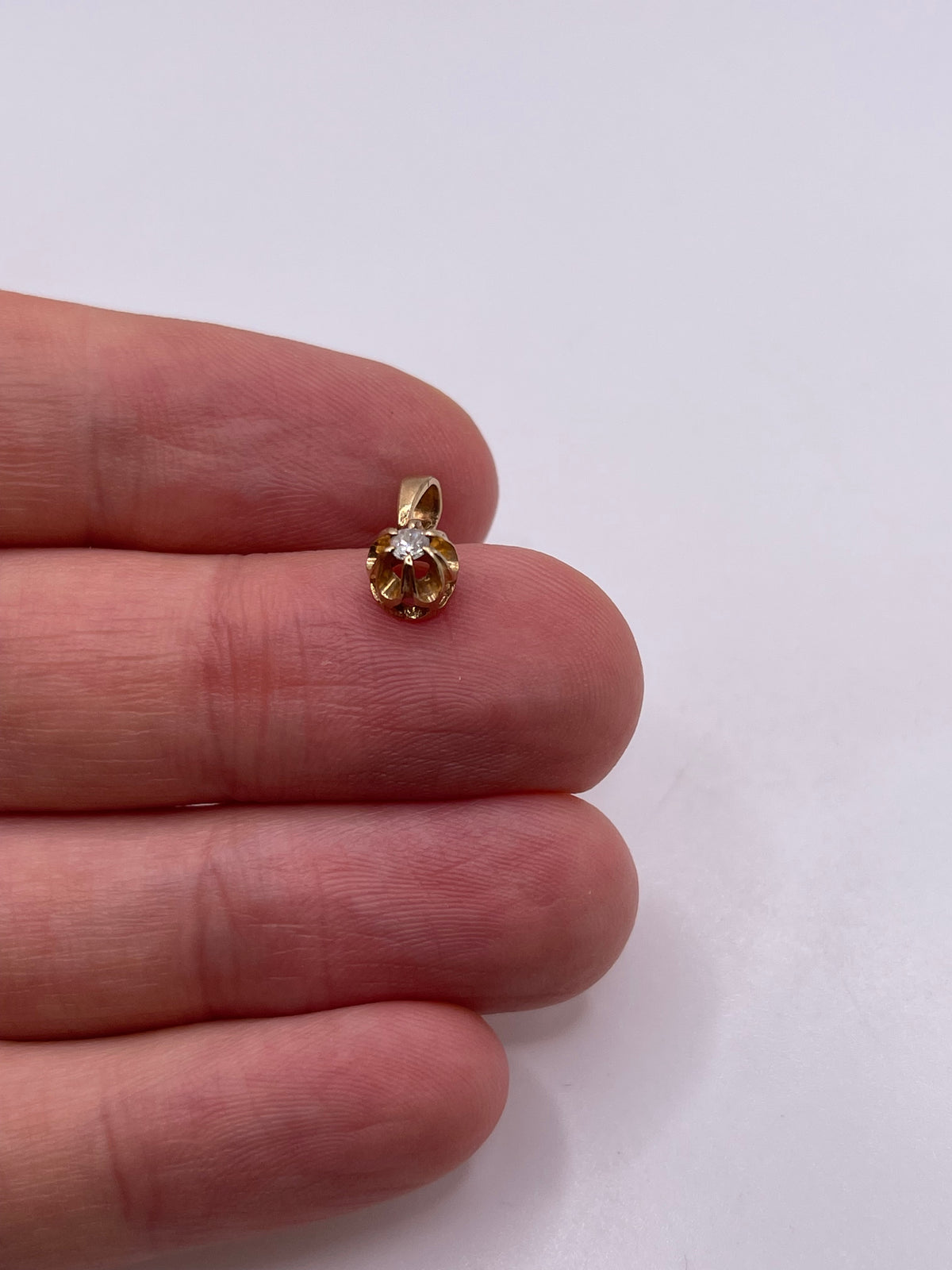 9ct gold diamond pendant