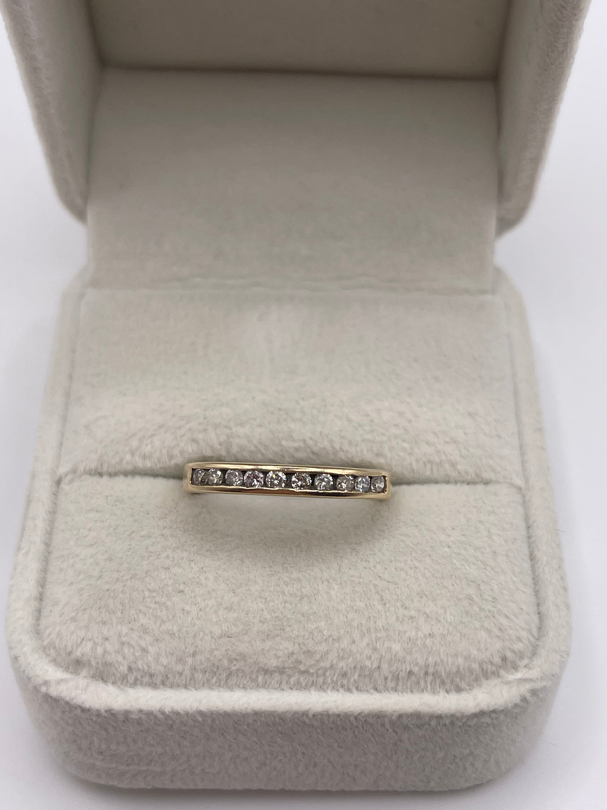 9ct gold diamond ring