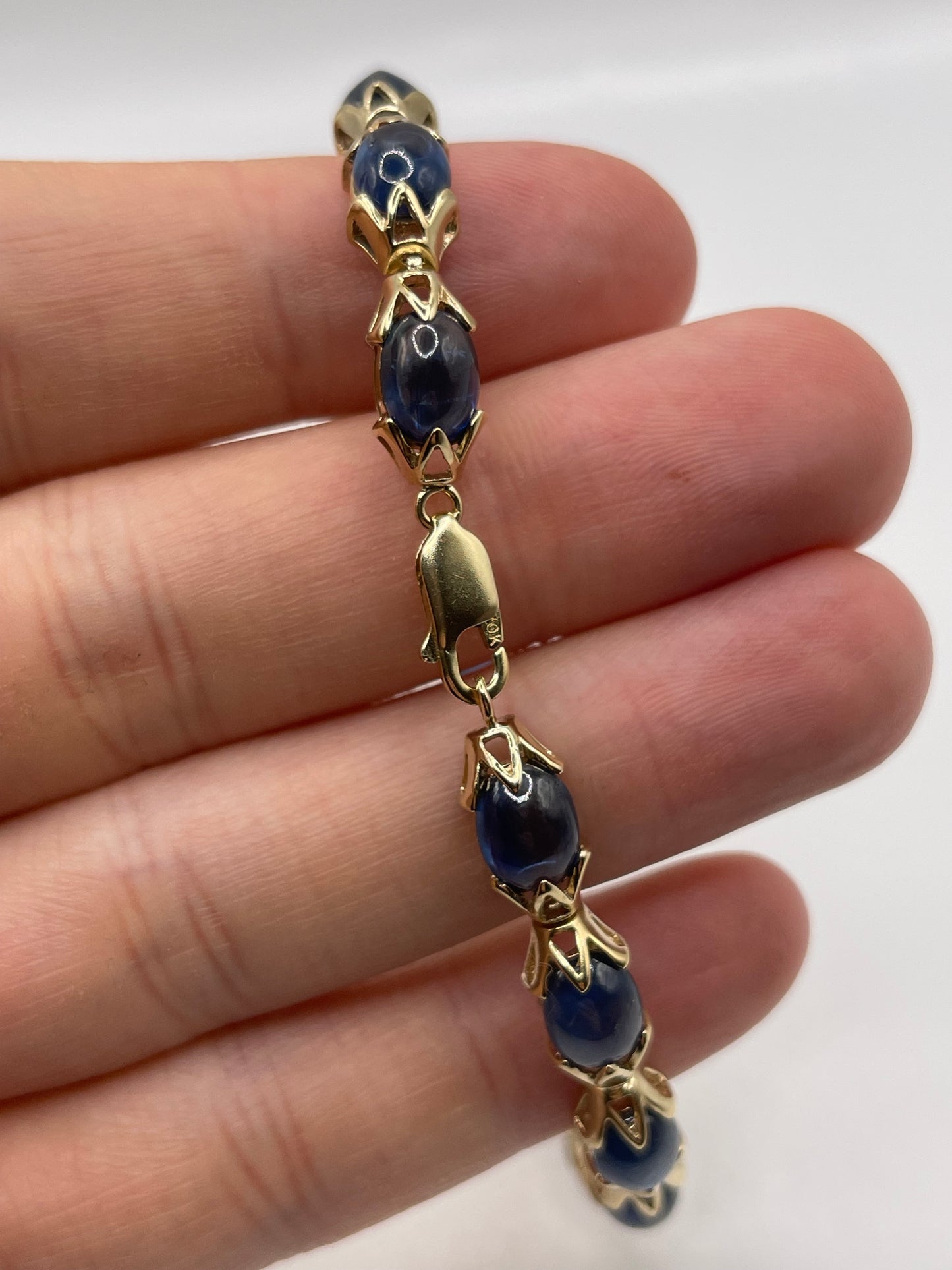 9ct gold cabochon sapphire bracelet