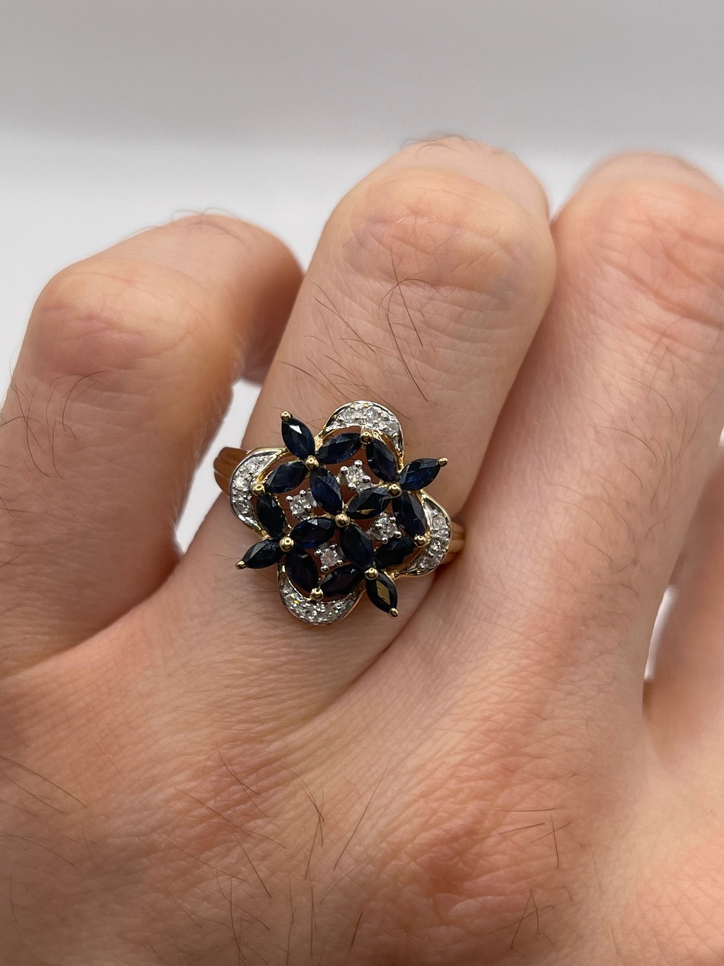 9ct gold sapphire and diamond cluster ring