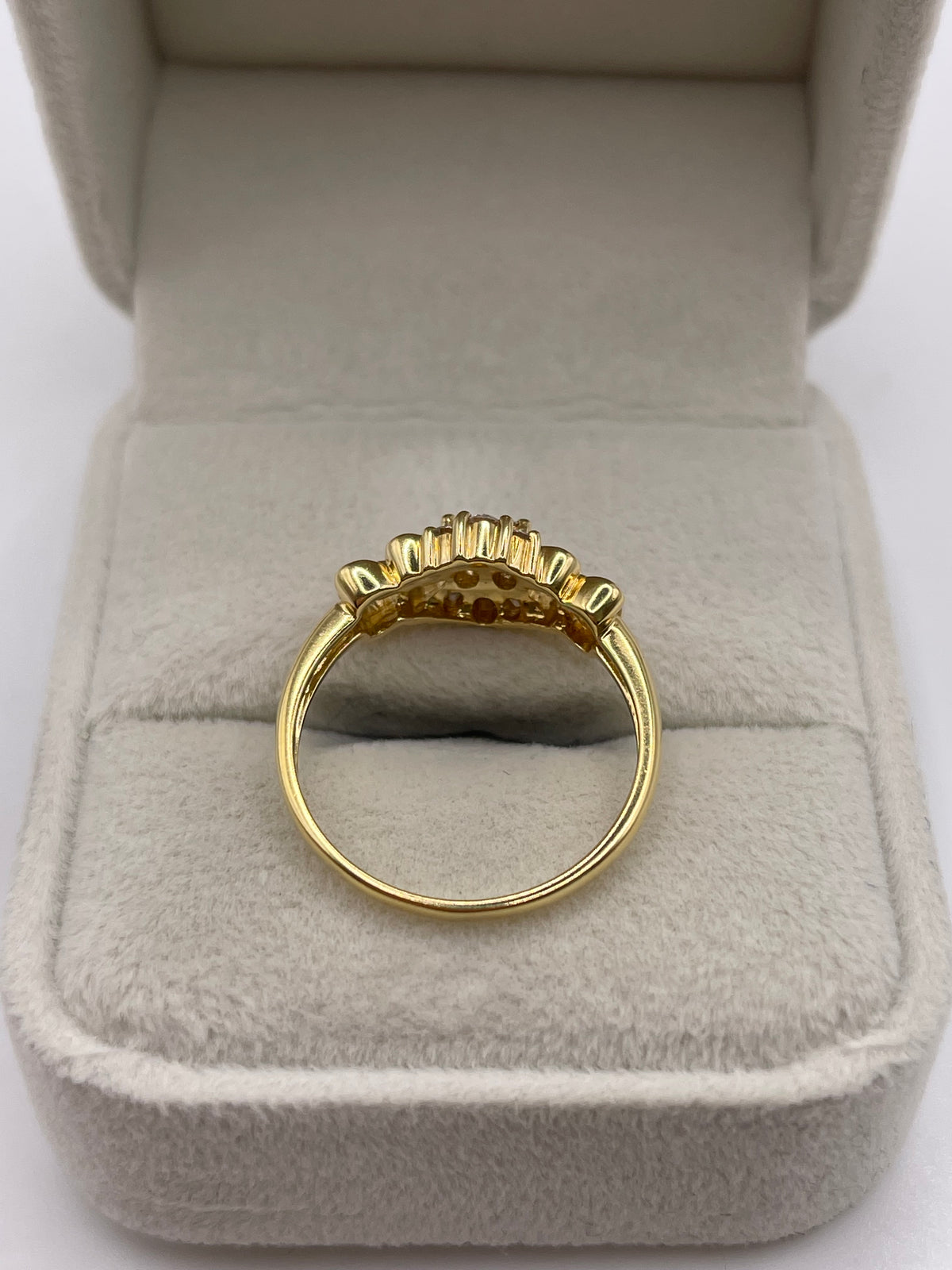 18ct gold diamond cluster ring