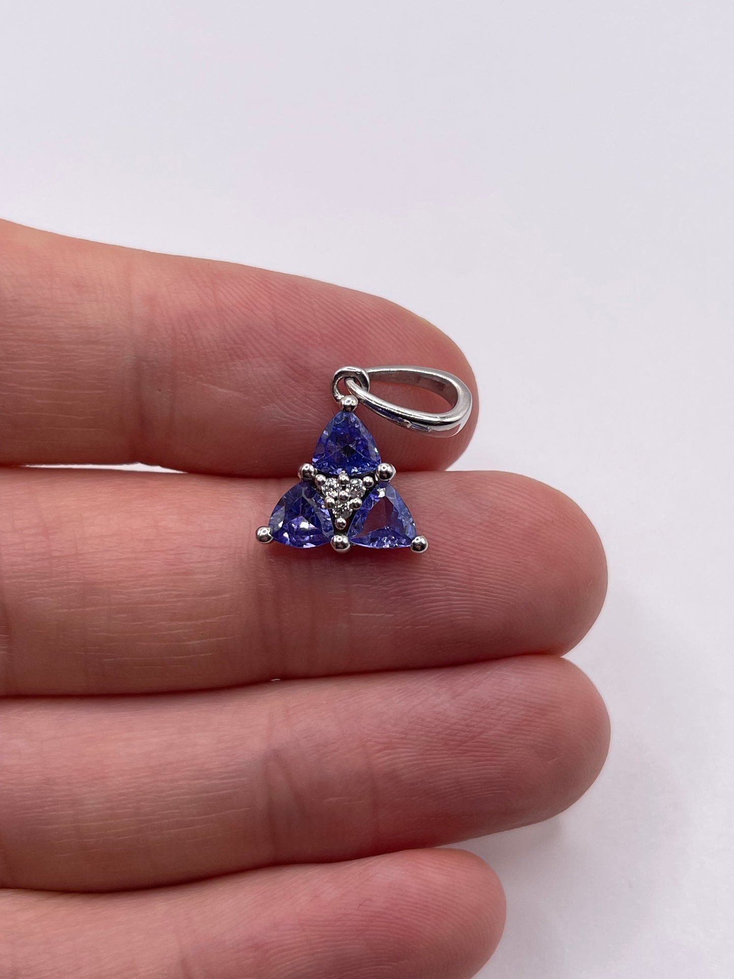 9ct white gold tanzanite and zircon pendant